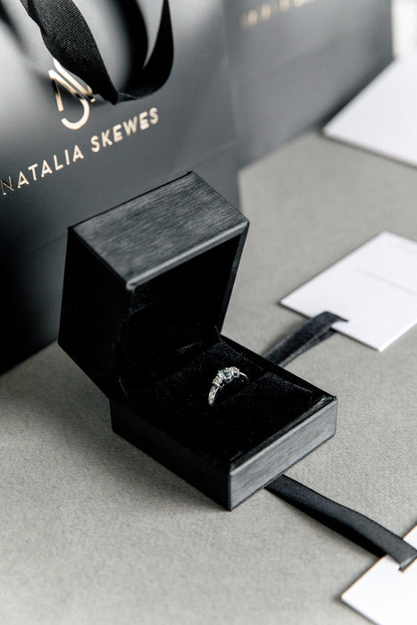 Tu sello - Anillo sello en platino y cinco diamantes