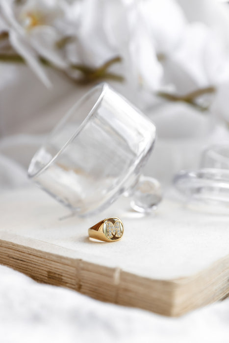 Tu sello - Anillo sello en oro amarillo 18K y inicial en diamantes