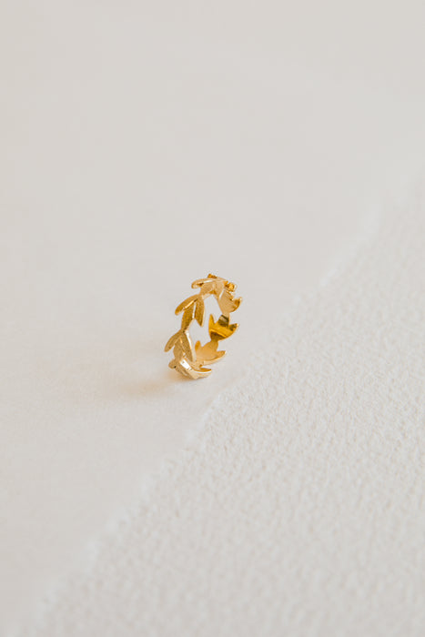 Anillo en oro amarillo 18K diseño hojas satinado