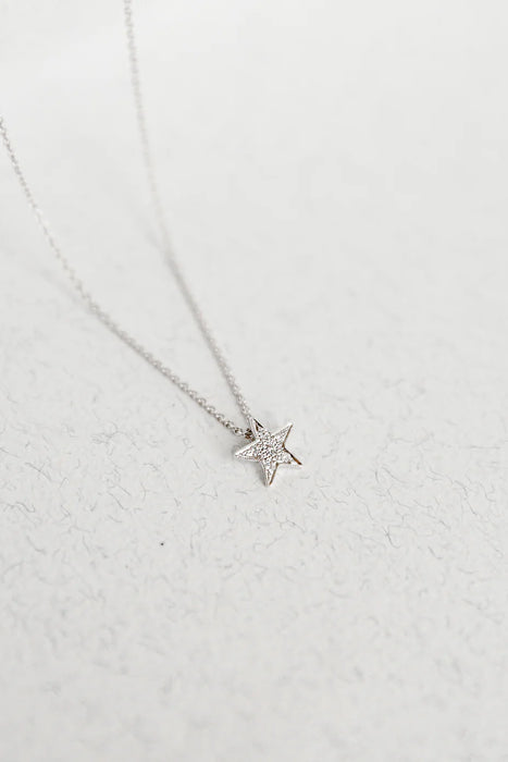 Cadena con estrella en platino y diamantes