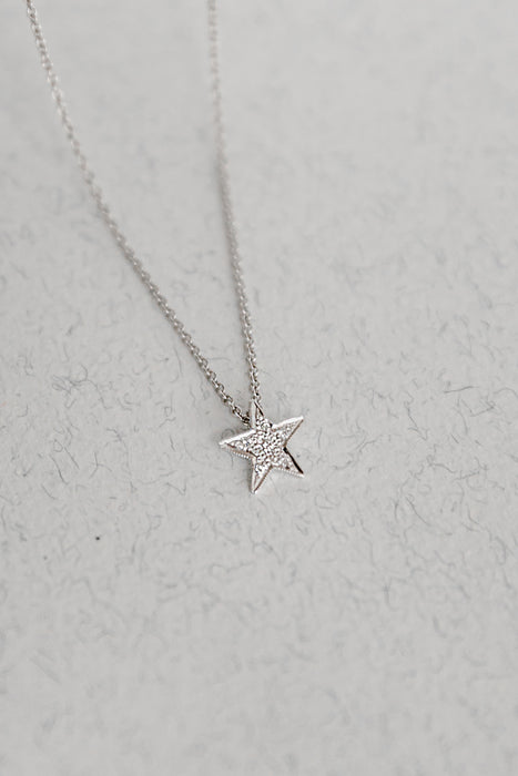 Cadena con estrella en platino y diamantes