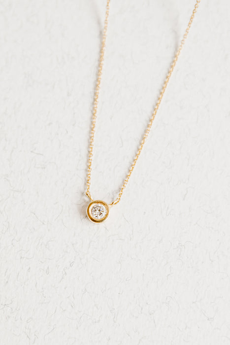 Cadena con punto de luz con diamante de 10 puntos en oro amarillo 18K