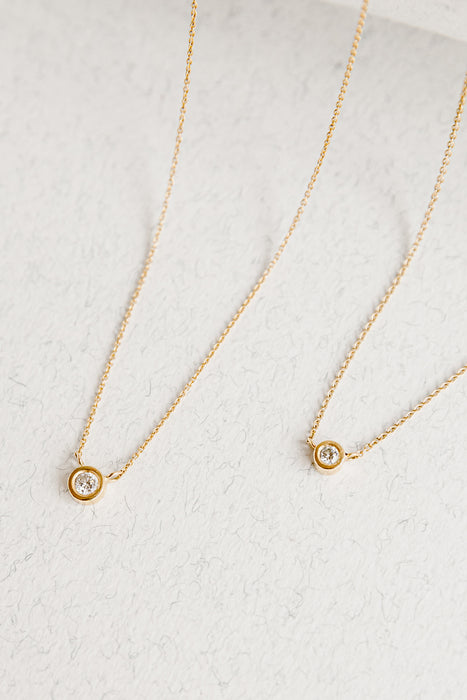 Cadena con punto de luz con diamante de 10 puntos en oro amarillo 18K