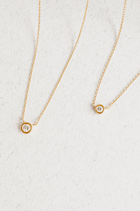 Cadena con punto de luz con diamante de 10 puntos en oro amarillo 18K