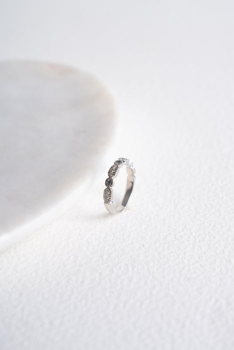 Marbella - Anillo estilo Cintillo platino aguamarina y diamantes