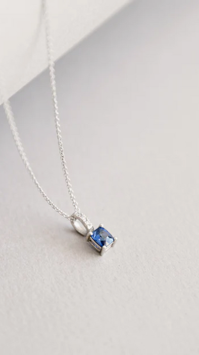 Victoria - Cadena con colgante platino y zafiro azul natural con diamantes