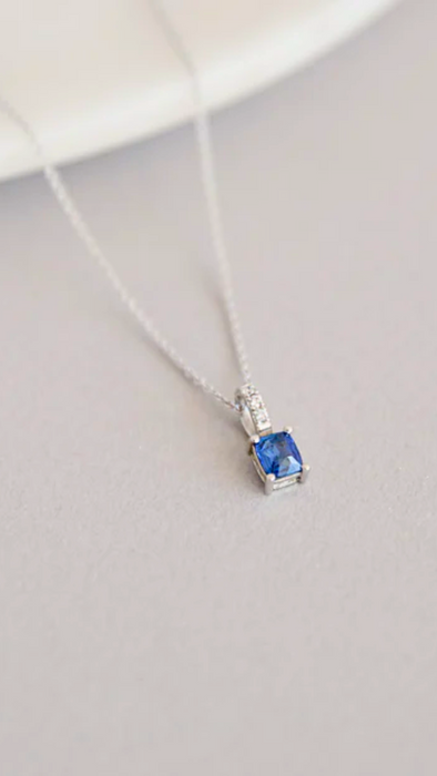 Victoria - Cadena con colgante platino y zafiro azul natural con diamantes