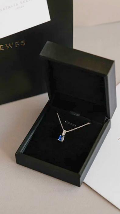Victoria - Cadena con colgante platino y zafiro azul natural con diamantes