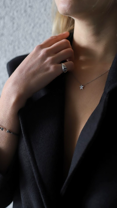Cadena con estrella en platino y diamantes
