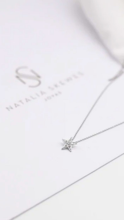 Cadena con estrella en platino y diamantes