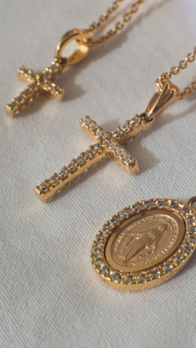 Cadena con cruz tamaño 14 mm en oro amarillo 18K y circones