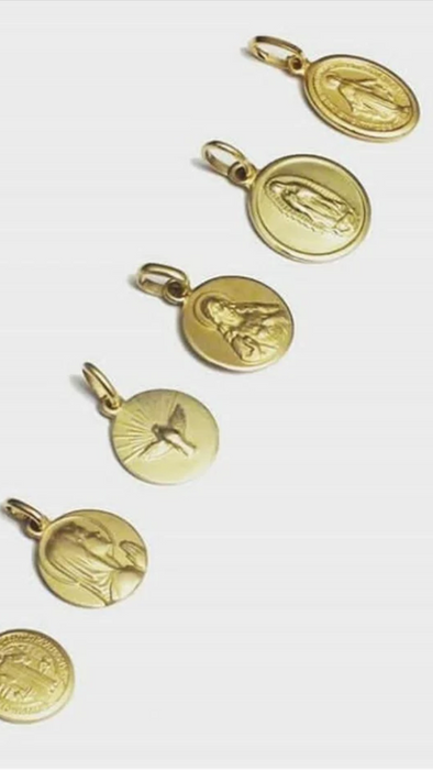Sagrada - Medalla  religiosa en oro amarillo 18K - 12 mm