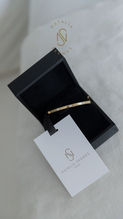Esclava cerrada oro amarillo 18K y cinco diamantes