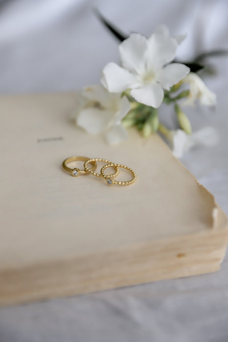 Set anillos apilables en oro amarillo 18K con diamantes