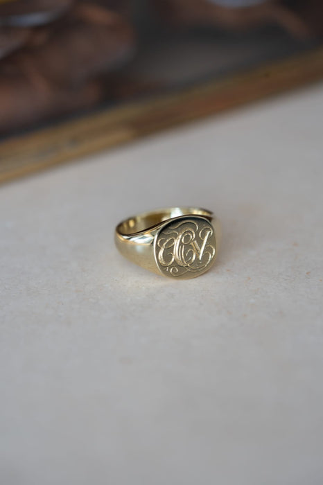 Tu sello - Anillo sello en oro amarillo 18K grabado con iniciales