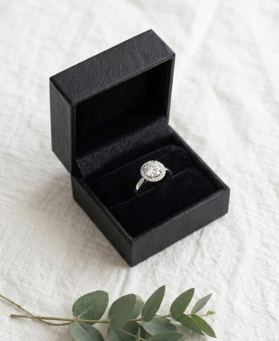 Halo - Anillo de platino con diamante central rodeado de diamantes