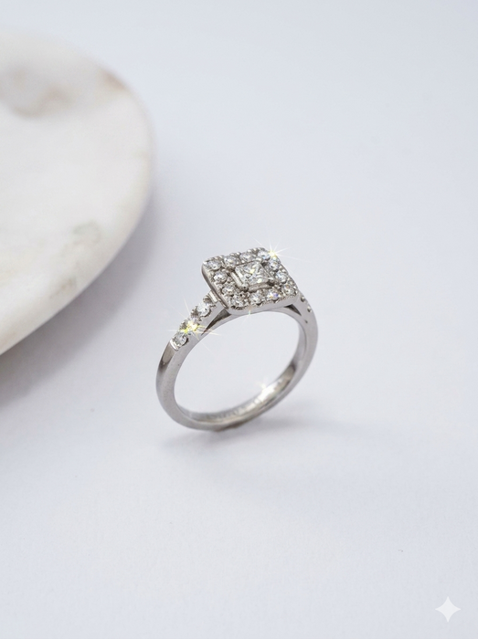Anillo princess platino y diamantes 0.67 cts