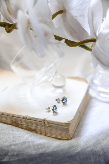 Aros en platino con aguamarina y diamantes