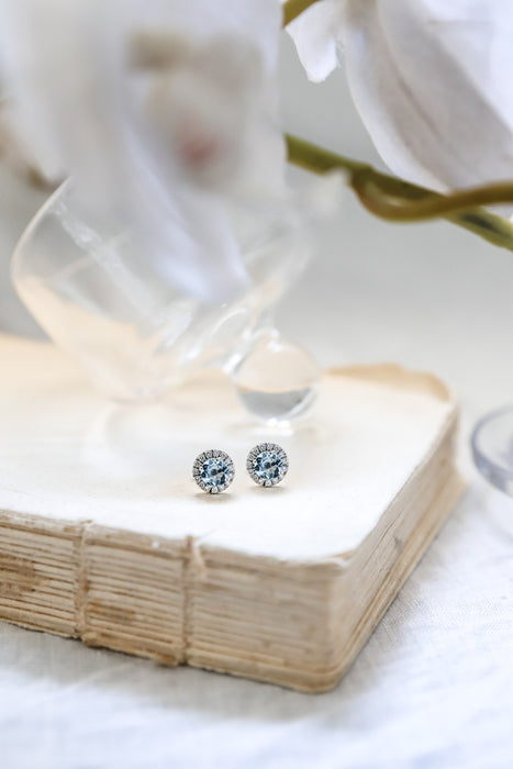 Aros en platino con aguamarina y diamantes